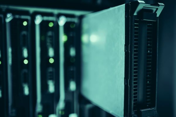 Disk array or multiple drives in a server? When and why is it worth it?
