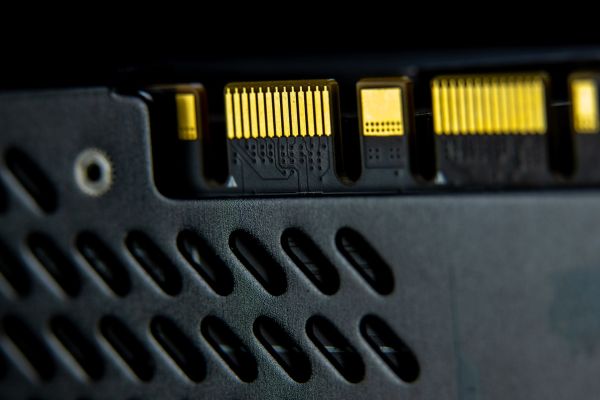 RAID in AI servers – when is SSD enough and when do you need NVMe?